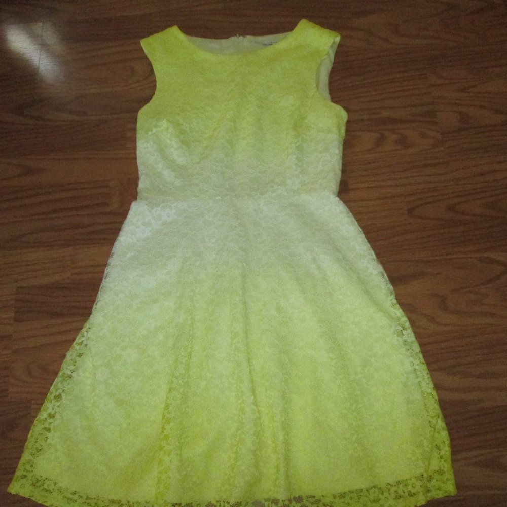 Sandra Darren Size 10 Yellow White lacy dress